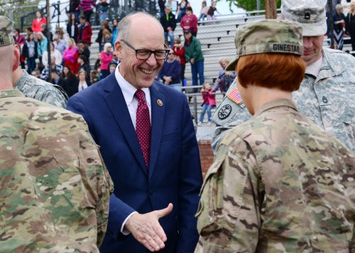 U.S. Rep. Greg Walden welcomes home Oregon Army National Guard Soldiers of 1st Squadron, 82nd Cavalry Regiment, from Afghanistan