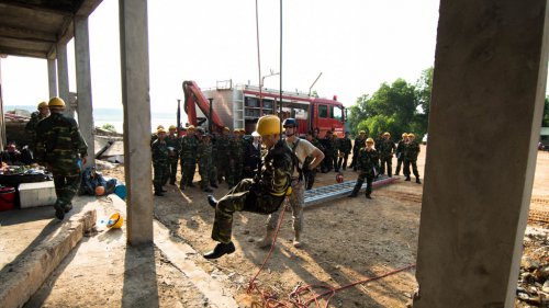 Cpt. Mark Timmons, Oregon CBRNE Enhanced Response Force Package Action Officer, Joint Force Headquarters, Oregon Army National Guard, observes and assists as engineers from 249th Engineer Brigade, Vietnam People's Army, learn to rappel off of a disabled structure