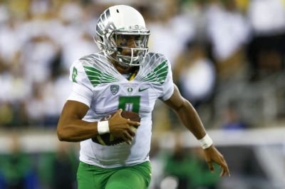 Quarterback Marcus Mariota was named one of Oregon's players of the week. Photo Courtesy: goducks.co