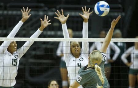Oregon freshman outside hitter Frankie Shebby was named the Pac-12 Volleyball Freshman of the week, 