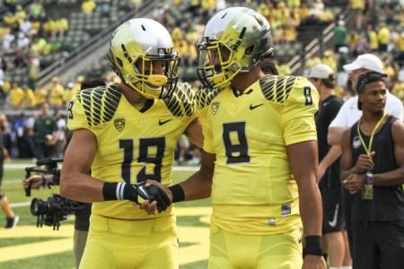 Oregon Junior quarterback Marcus Mariota was named Walter Camp National Player of the Week and Davey