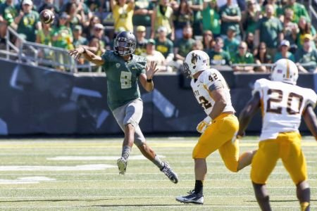 Oregon QB Marcus Mariota totaled four touchdowns in little more than two quarters of play. Photo Cou