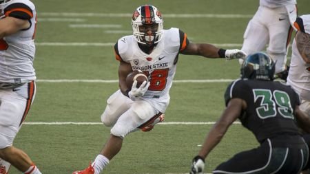 Tailback Terron Ward rushed for 125 yards and two touchdowns as the Beavers piled up 464 yards of total offense. Photo Courtesy: Oregon State Athletics